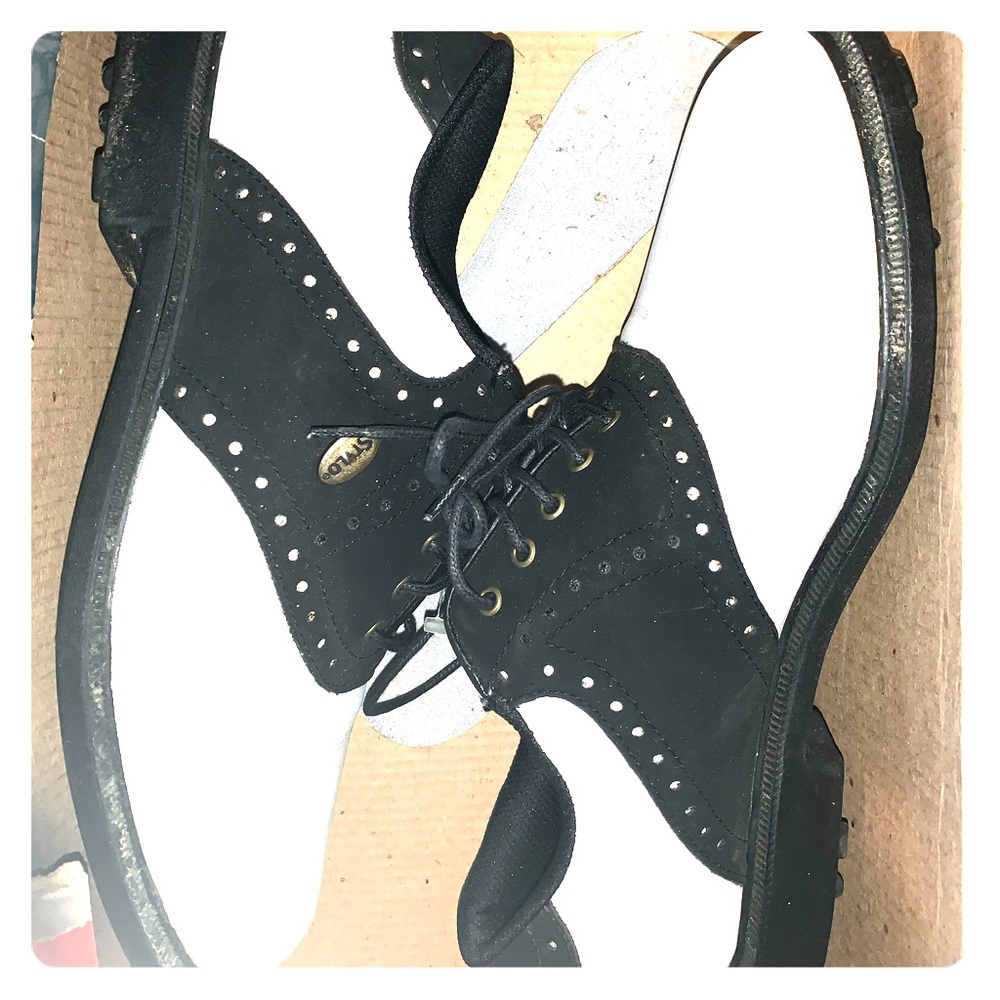 Men’s golfing shoes